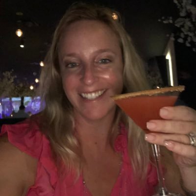 katerozen's profile picture. Mom, friend, brand lover.