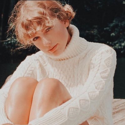 lindslovestay's profile picture. ig: 1989er.13 🌊#1 cardigan stan🌊