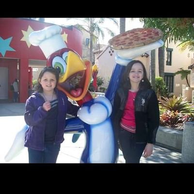 LZelakiewicz's profile picture. i have five sisters and five borthers and my mom and her houber is getting maryadn son i am the olders i have five pats