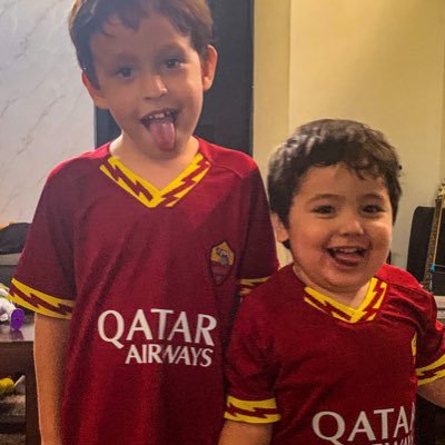 VynnPennAnnwn's profile picture. Papá, esposo, deportista, rockero, filosofo, foodie, e̶x̶ guitarrista, futbolero, Romano, fotografo aficionado, Superman