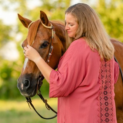 Horses & horse racing are my passion. Digital & social media marketing, freelance writer, #momlife, horsewoman, dog sports, helping the little guy.