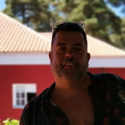 European Chef with opinions, lives in Garden of Eden with hubbie and 5 dogs, looking to a future of permaculture and less rightwingers