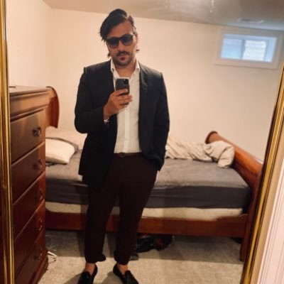 RobertoSpad's profile picture. Burlington // 28 // Musician // Videographer // Editor // Director // Nerd