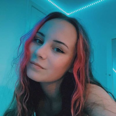 hellovestaylor's profile picture. the lakes stan 😌🤍