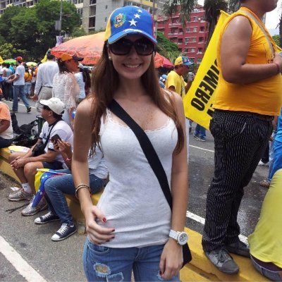 Un hombre de Italia se enamoró de una mujer de Venezuela, y bueno... aquí estoy | Conservadora #ProVida | Amo la solidaridad
