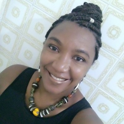 Mulher, Mãe, Negra, Baiana, Estudante Jornalismo
#Exaltamaniacaprasempre