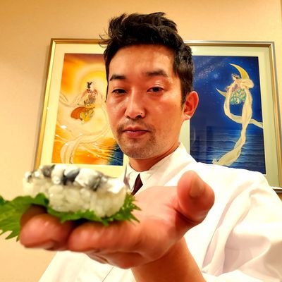 【目標】
横浜で一番愛される鮨屋になる
　
🍣旨そうな鮨の写真🍣
🐟日常の仕込み🐟
等投稿します。
「フォローすると鮨テロが来ます🤭」
旨い鮨等をシェアしている方は勉強の為フォローさせて頂きますm(_ _)m