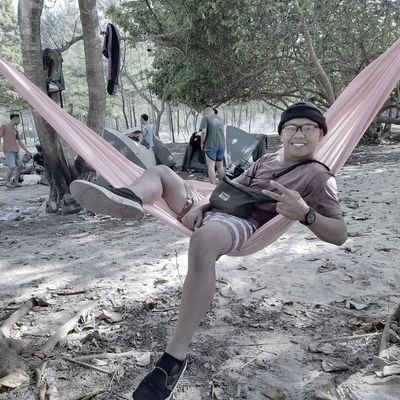 I 'm not handsome , but I'm a good person .
I 'm young person will be successful and I 'll never give up before get the success in my hand . Amin...