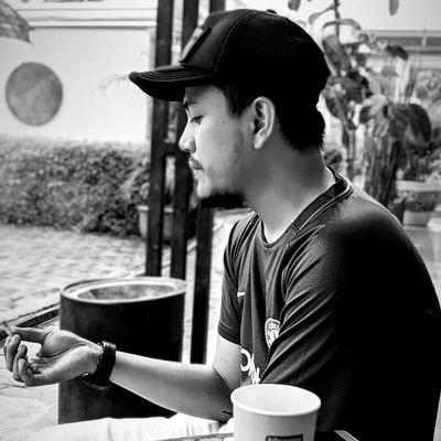 mamund_zain's profile picture. Penikmat syair syair manusia yang patah hati pada dunia