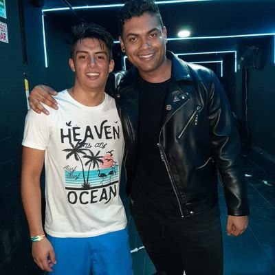 I'm a colombian dj Producer, i really feel the music and share with you my feeling