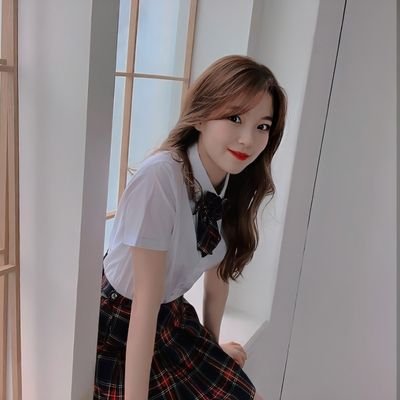 ㅤ﹙✰﹚╱ 𝐏𝐚𝐫𝐨𝐝𝐲 :˚꒰ 𝟐𝐎𝐎𝟑 ˚ˑ༄ؘ ·˚ 안녕하세요, 이것은 프로미스나인 막내그리고 보컬, #⃞백지헌!🍯 。충성심은 그녀의 시각에 대한 설명입니다、#DDIHONEYs。🏡: 雪だるま.