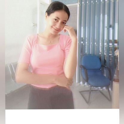 TitaGajeng's profile picture. Left handed person.