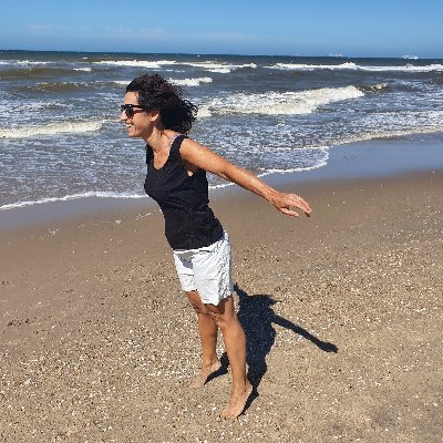 Buenos Aires -Paris -The Hague - California - Scheveningen. Hybrid writing music poetry nomad. Escritora hibrida y musica.