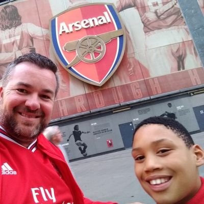 South African Guy living in Ireland... Love my wife and kids to bits!! Love sport and music!!  Gunners!!!