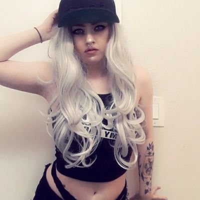 23, Thalmor Scum 💀
Gamer, Musician, YouTuber, and Streamer
Self Taugh Hairdye and Makeup Enthusiast,
Legally Blind,
Taken