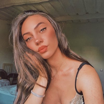 no cambié, solo aprendí, y aprender no es cambiar es crecer.🌹🖤 INSTAGRAM: @aannamunoz