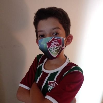 Sou youtuber. Tenho um canal chamado PROS GAMEPLAYS YT, meus amigos também são youtubers. Meu irmão grava videos comigo. Sou fã do Enaldinho e Felipe Toys