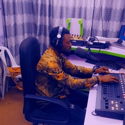 Studio Manager📻🎙| Fresh fm 107.9 |Abeokuta Call me for advert or for music promotion 📞07034246673🎼🎧