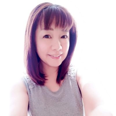 Sjunko9's profile picture. 2019年左胸乳がんを発症。治療もだけど『他者からの見られ方』に苦しむようになる。本業（営業コンサル）をしながら、「がんでも働く人を増やす」ことをテーマにしたNPO法人ピュアスマイルスタジオを設立。講演のご依頼は、https://t.co/qhpE1XfXuO              著書【がんになって】