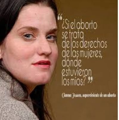 Católica, provida, voluntaria en Centros de embarazos y Abogada de profesión.