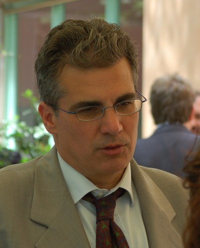 Con un percorso poliedrico, in multinazionali e nella consulenza direzionale, e con esperienze nelle aree HR, TQM, Strategia, Marketing e Direzione generale.
