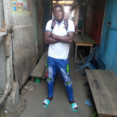 I am de most coolest and descent guy on planet Earth
