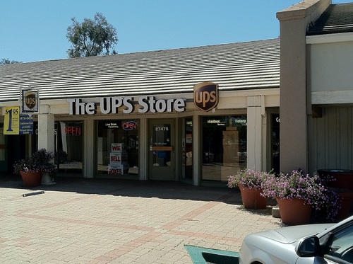 TheUPSStore0571's profile picture. 