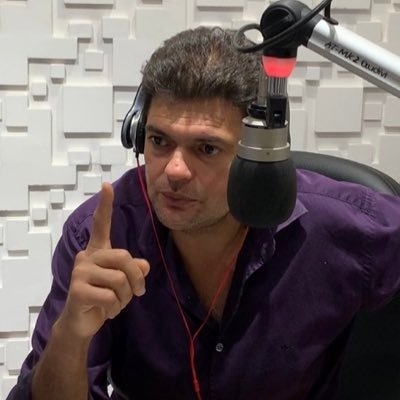 Gerente e Âncora da rádio Folha FM 98,3.