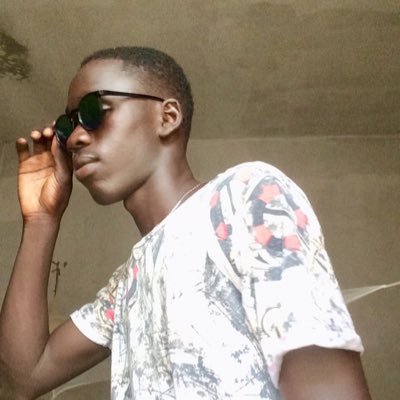 KvllaNg's profile picture. Disponible