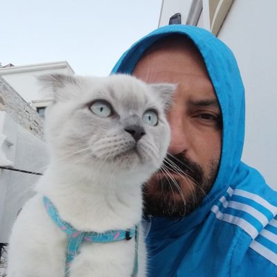 * BSc ΠΤΔΕ ΕΚΠΑ
* MSc Ρητορικής ΕΚΠΑ
* PhD candidate Λογοτεχνίας ΕΚΠΑ
* Σύμβουλος Στρατηγικής Επικοινωνίας
* Σύμβουλος Ανάλυσης Εικόνας