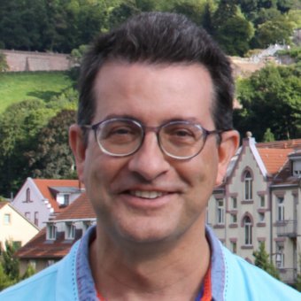 Physicist & Mathematician, full professor of Computer Science at Universitat Rovira i Virgili, Tarragona. Working in Network Science.