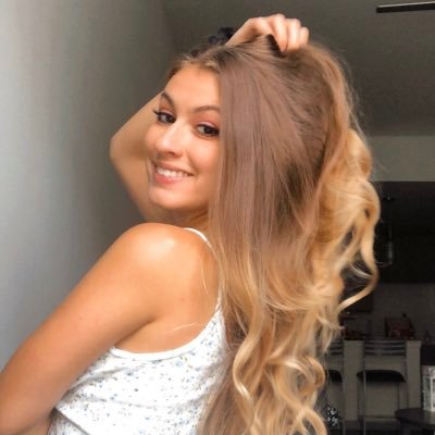 brookeemxo's profile picture. happy thoughts