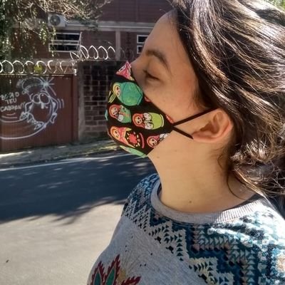 professora e estudante, não necessariamente nessa ordem