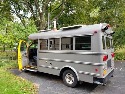 Katie and Bill turned a tiny schoolbus into a camper and are going on adventures! #skoolie #buslife #vanlife
