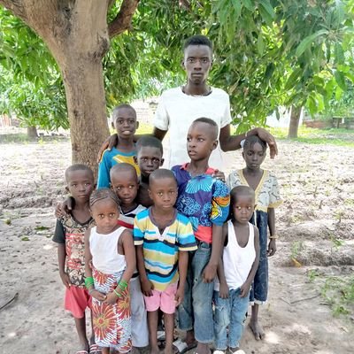 orphan de Njoren we are here seeking help from the world. we are orphanes with no caring. praise the Lord the king of all glories