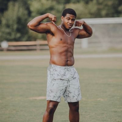 6’2 225?Linebacker https://t.co/1D2U2GJK26