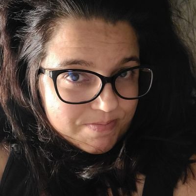 utoepeea's profile picture. I have a super secret identity and a superhero complex.