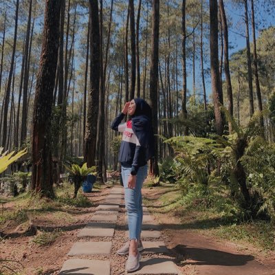 rishamalade's profile picture. new account🐣