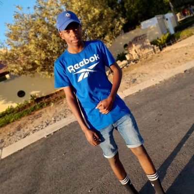 OfSimondin's profile picture. Programmer 🖥
Study @UL 📚 
Cricketer 🏏
Skateboarder 🎿
Chelsea 💙 ⚽ 
Friendly 😎
🆒