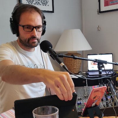 Curieux de tout, partageur d'infos.
Podcasteur pour De l'huile dans les rouages @Drouages et L'@EntrePod
Ex-la @pifotheque et ex-@jdbcdv