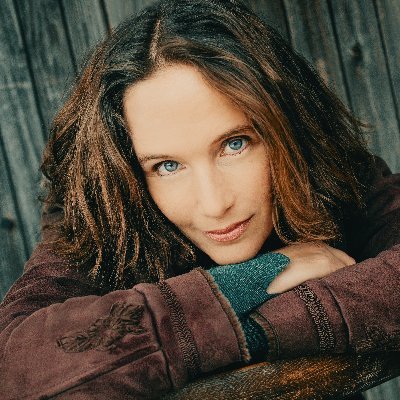 The official Twitter page for pianist, author and wolf conservation advocate Hélène Grimaud.
