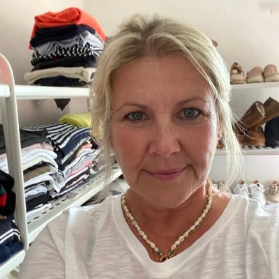 Interior designer and Inventor of the Nuvet. Mother of 2 boys and 2 dogs.