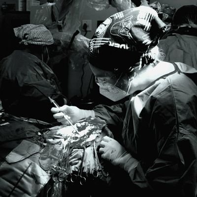 Neurosurgery Registrar. Breathes air occasionally. Fulfills certain DSM V criteria. Excels in procrastination. 🏳️🌈 #ilooklikeasurgeon #womeninsurgery