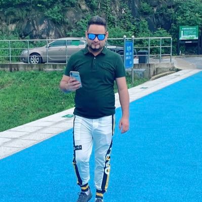 أناديك بكل ذرة في كياني ان لا تتخلى عني مهما بدر مني يالله