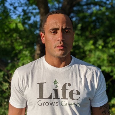 Entrepreneur and business owner in multiple industries.
Founder of 👑 Kettlebell Kings, 💪🏾 Living Fit, and 🌿 Life Grows Green Inc.