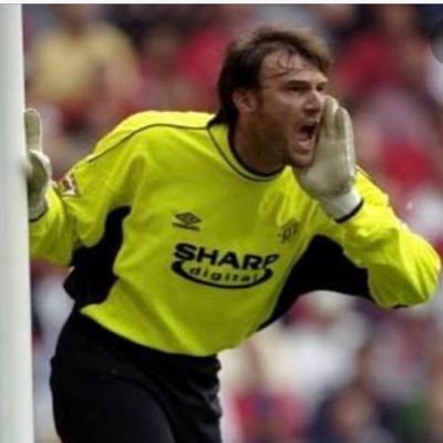 My name a Massimo I very good goalkeeper for Manchester United but I retire now and I still mucha better than Da Gea and a Alisson they are a really shit⚽️🍷🍕