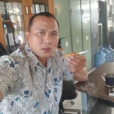 Lutfiel6's profile picture. kentut