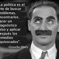 Groucho un gran genio y aun mas en su tiempo. Retwittear no significa estar de acuerdo. A veces puede ser usado de forma irónica. “La política es el arte de…”