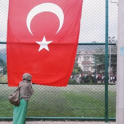 ünlü olmak değil amaç  anlaşılmak, anlamak. 
ve duadan vazgeçmeyin bir duyan var sana senden yakın
📝📗📚
Evla leke fe evla ..
'kırdığın yerden kırılacaksın '