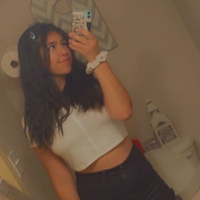 bellebelleame's profile picture. "You are mistaken if I feel love for you, this heart was made for art."